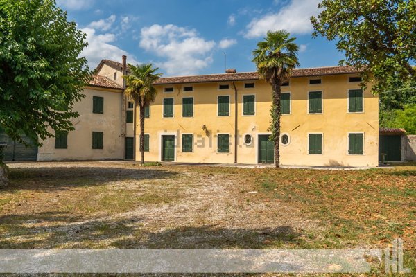casa indipendente in vendita a Sant'Urbano