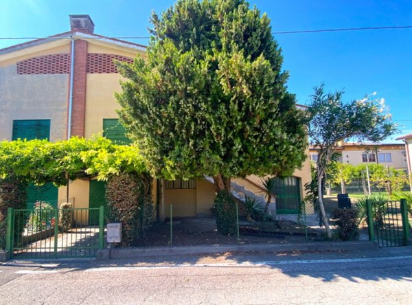 casa indipendente in vendita a Sant'Urbano
