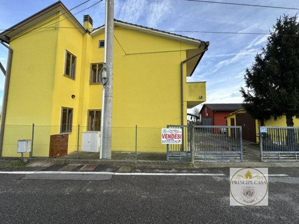 casa indipendente in vendita a Sant'Urbano