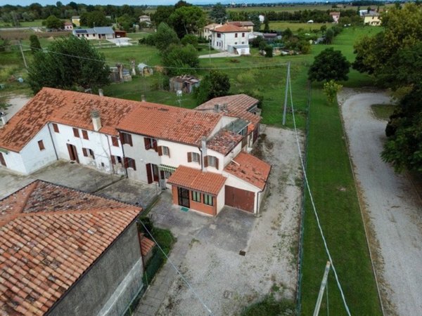casa semindipendente in vendita a Sant'Urbano