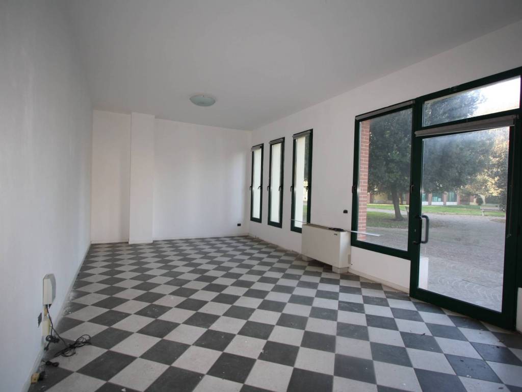negozio in vendita a Saonara in zona Villatora