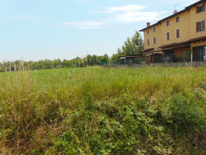 terreno edificabile in vendita a Selvazzano Dentro in zona Tencarola