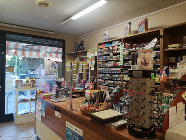 negozio in vendita a Selvazzano Dentro in zona Feriole