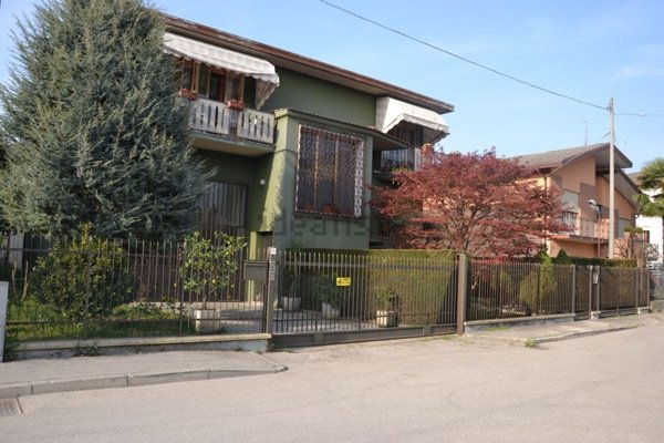 casa indipendente in vendita a Selvazzano Dentro in zona Tencarola