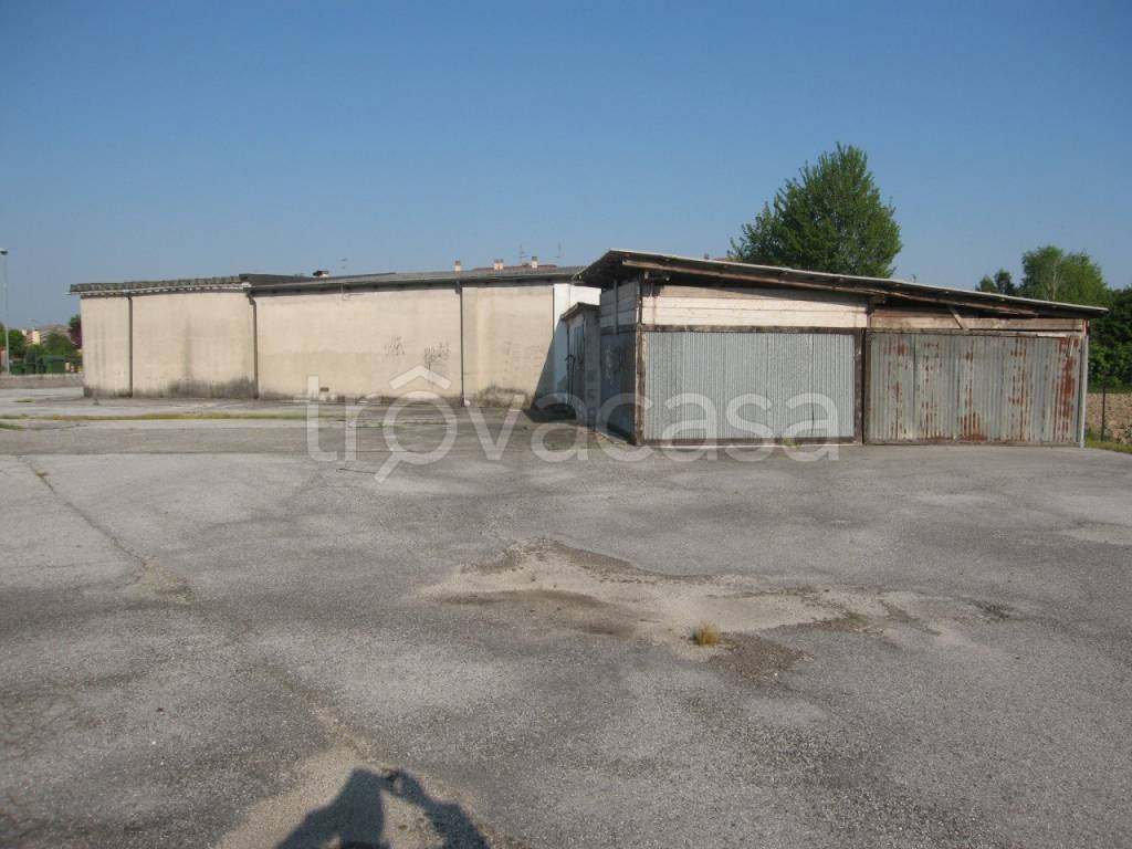 locale commerciale in vendita a Selvazzano Dentro