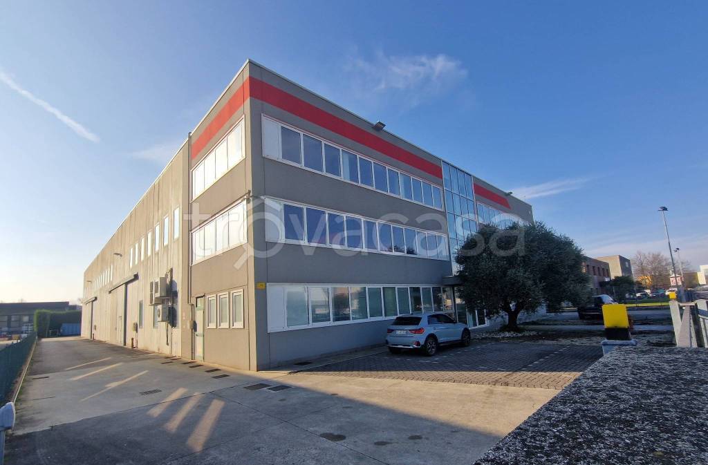 capannone in vendita a Selvazzano Dentro in zona Caselle