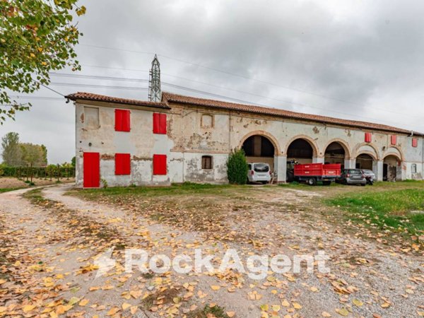 casa indipendente in vendita a Selvazzano Dentro in zona Montecchia