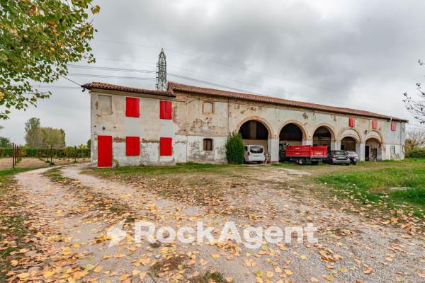 casa indipendente in vendita a Selvazzano Dentro in zona Montecchia