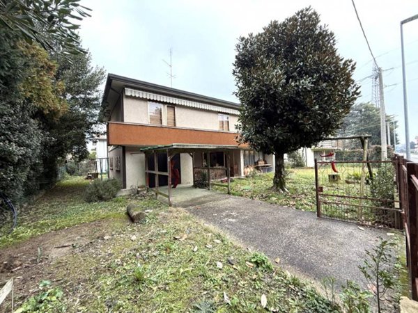 casa indipendente in vendita a Selvazzano Dentro in zona Tencarola