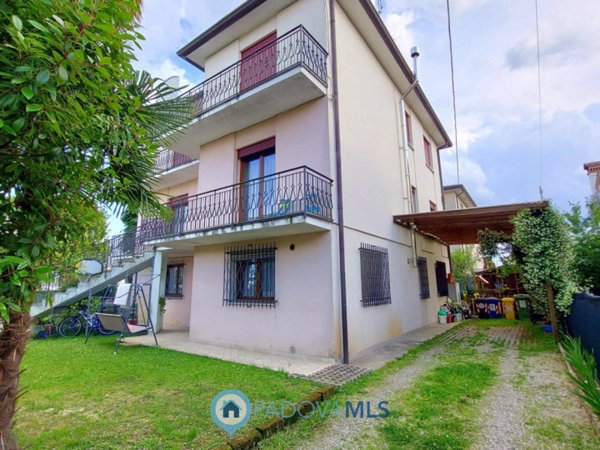 casa indipendente in vendita a Selvazzano Dentro in zona Caselle