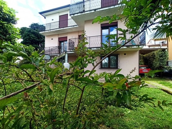 casa indipendente in vendita a Selvazzano Dentro in zona Caselle