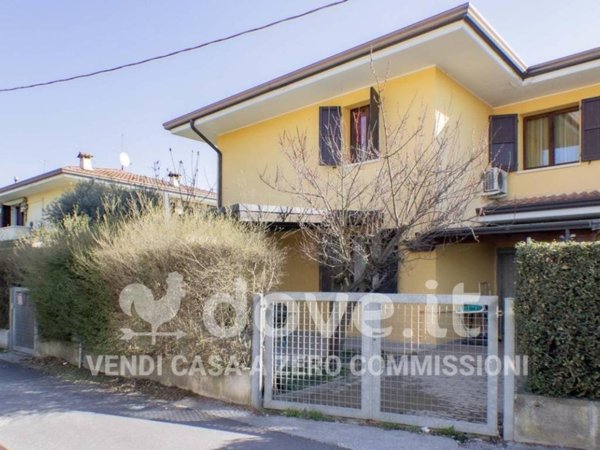 casa indipendente in vendita a Selvazzano Dentro in zona Feriole