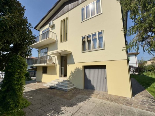 casa indipendente in vendita a Selvazzano Dentro in zona Tencarola