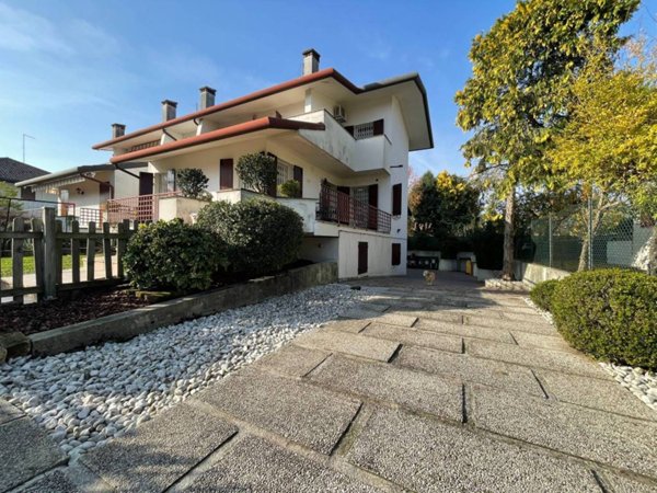 casa indipendente in vendita a Selvazzano Dentro in zona Tencarola