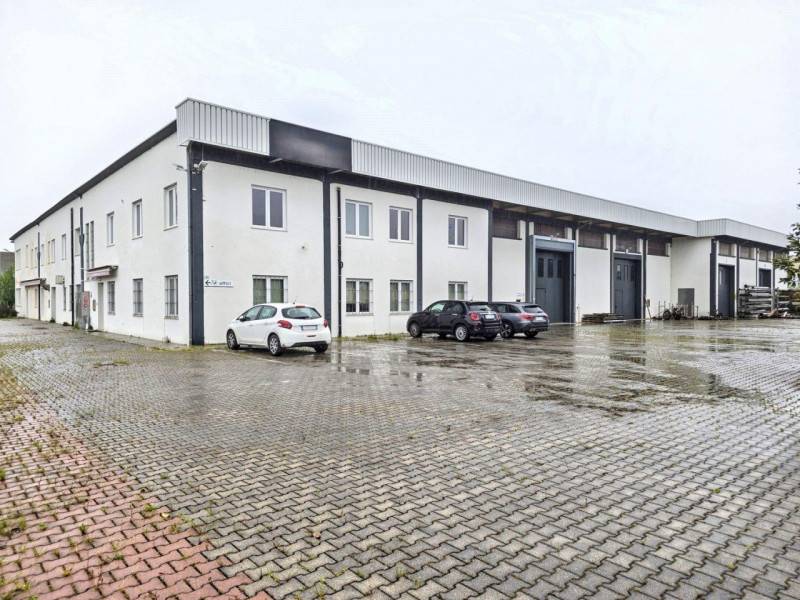 capannone in vendita a Selvazzano Dentro in zona Caselle