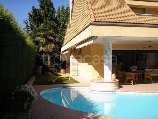 casa indipendente in vendita a Selvazzano Dentro in zona Tencarola