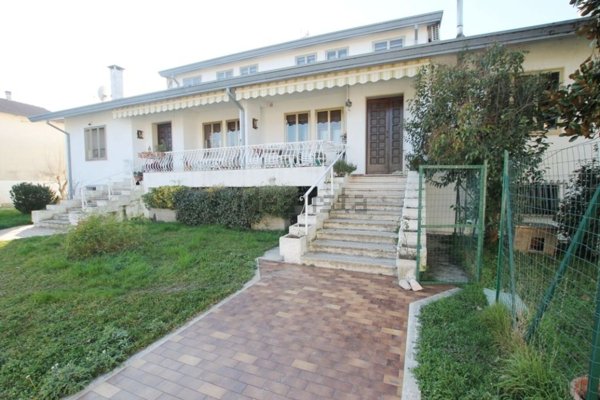 casa indipendente in vendita a Selvazzano Dentro in zona Tencarola