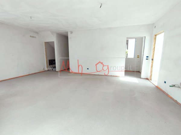 casa indipendente in vendita a Selvazzano Dentro in zona Tencarola