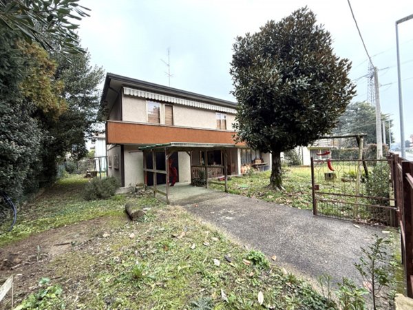casa indipendente in vendita a Selvazzano Dentro in zona Tencarola