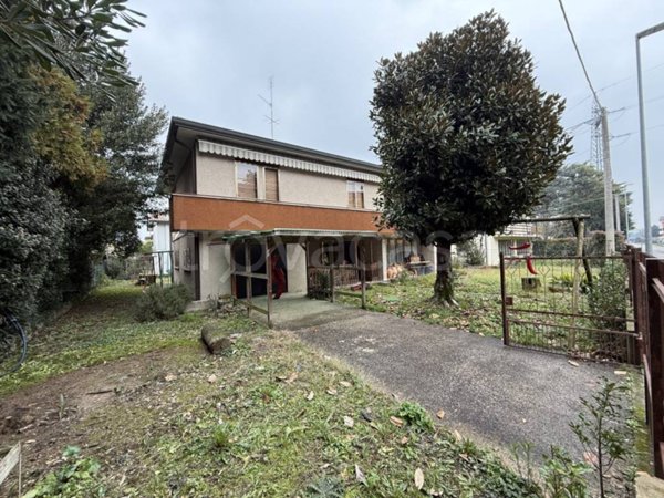 casa indipendente in vendita a Selvazzano Dentro in zona Tencarola