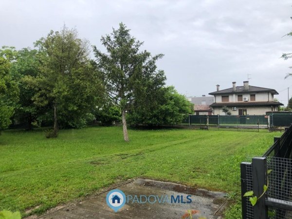 terreno edificabile in vendita a Selvazzano Dentro