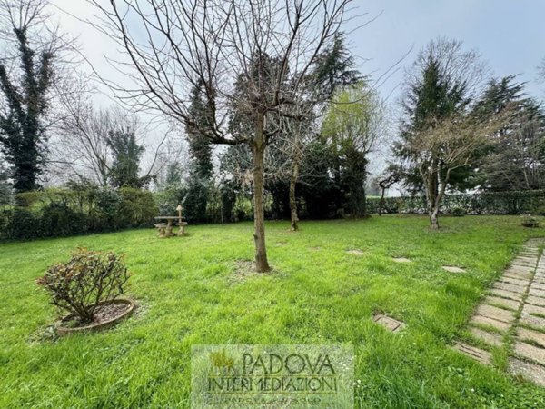 appartamento in vendita a Selvazzano Dentro in zona Tencarola