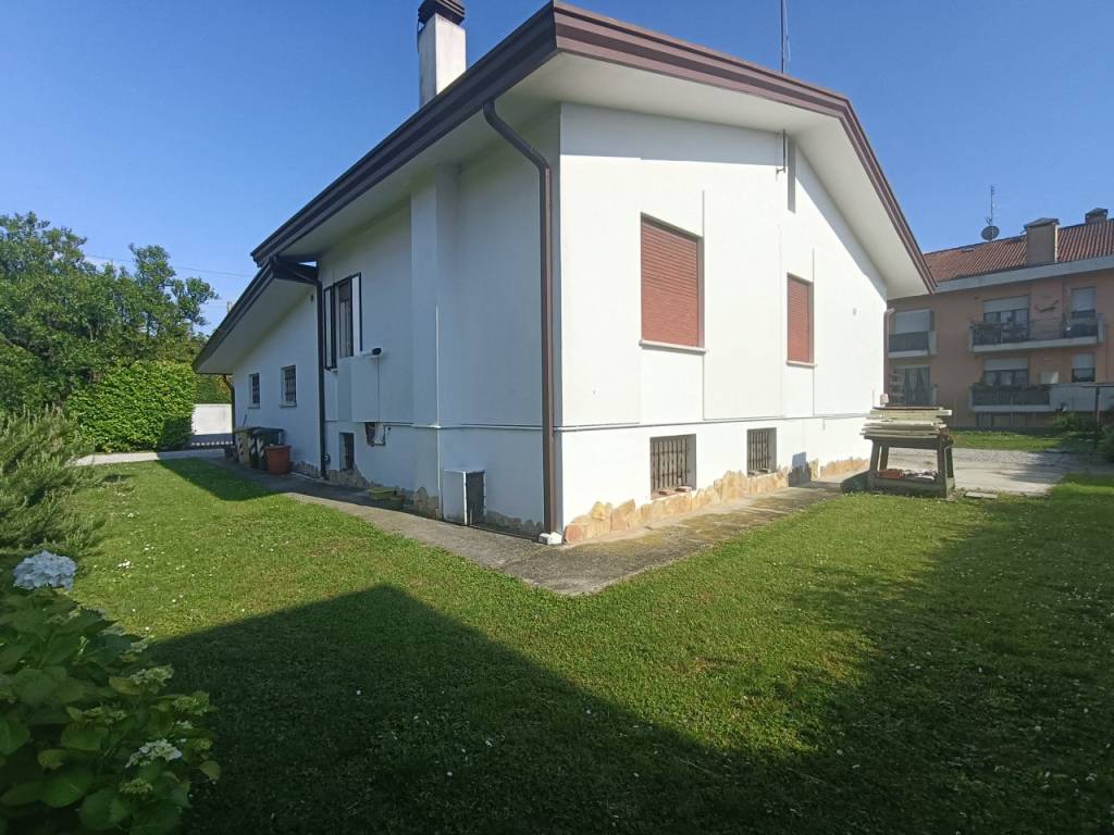 casa indipendente in vendita a Selvazzano Dentro in zona Caselle