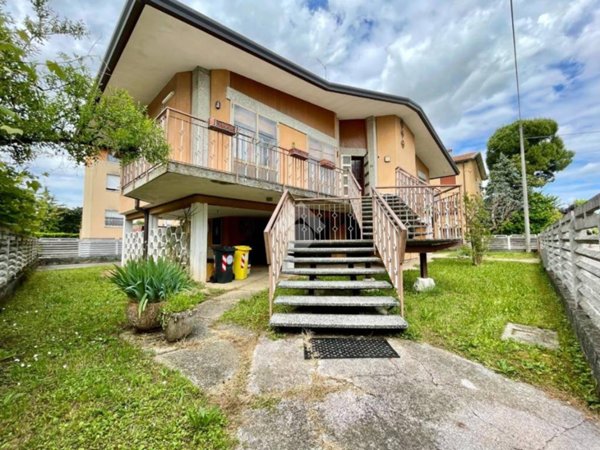 casa indipendente in vendita a Selvazzano Dentro in zona Tencarola