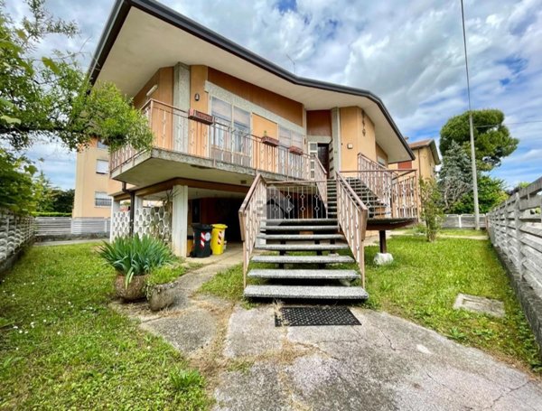 casa indipendente in vendita a Selvazzano Dentro in zona Tencarola