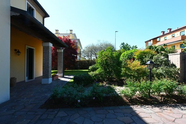 casa indipendente in vendita a Selvazzano Dentro in zona Tencarola