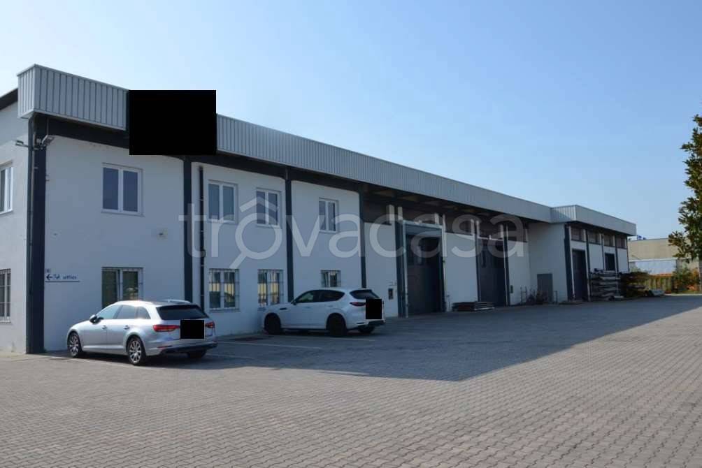 capannone in vendita a Selvazzano Dentro in zona Caselle