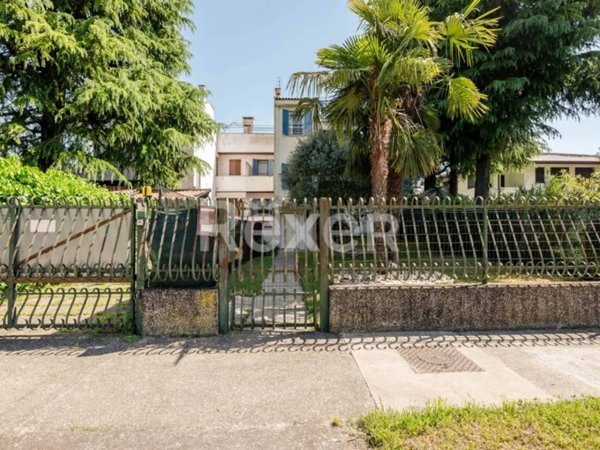 casa indipendente in vendita a Selvazzano Dentro in zona Tencarola