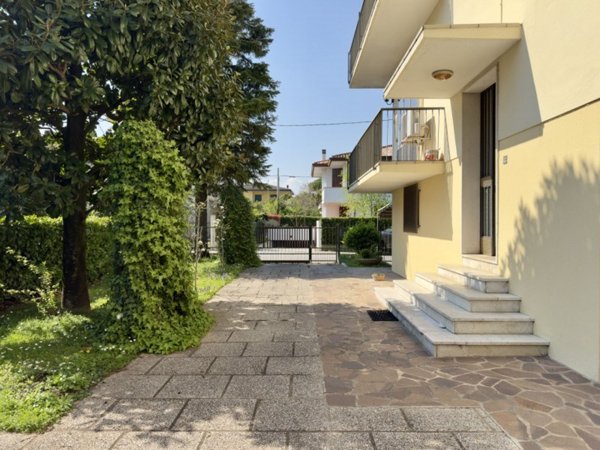 casa indipendente in vendita a Selvazzano Dentro in zona Tencarola