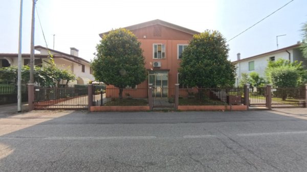 casa indipendente in vendita a Selvazzano Dentro in zona Tencarola