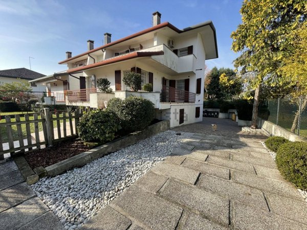 casa indipendente in vendita a Selvazzano Dentro in zona Tencarola