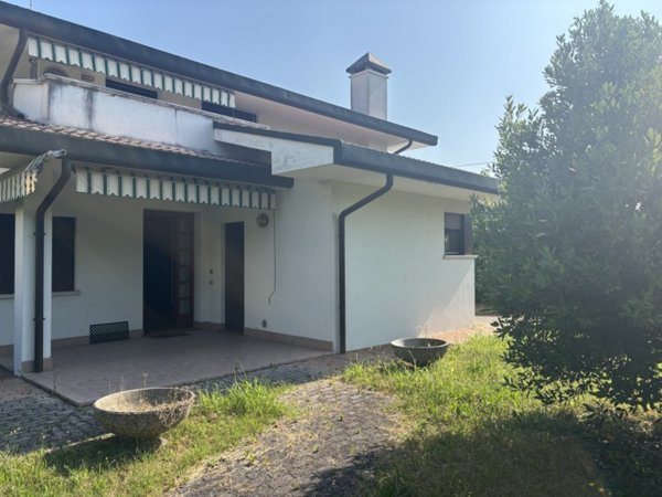 casa indipendente in vendita a Selvazzano Dentro in zona Caselle