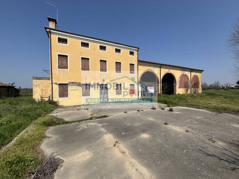 casa indipendente in vendita a Selvazzano Dentro in zona Feriole