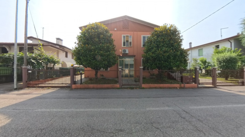 casa indipendente in vendita a Selvazzano Dentro in zona Tencarola