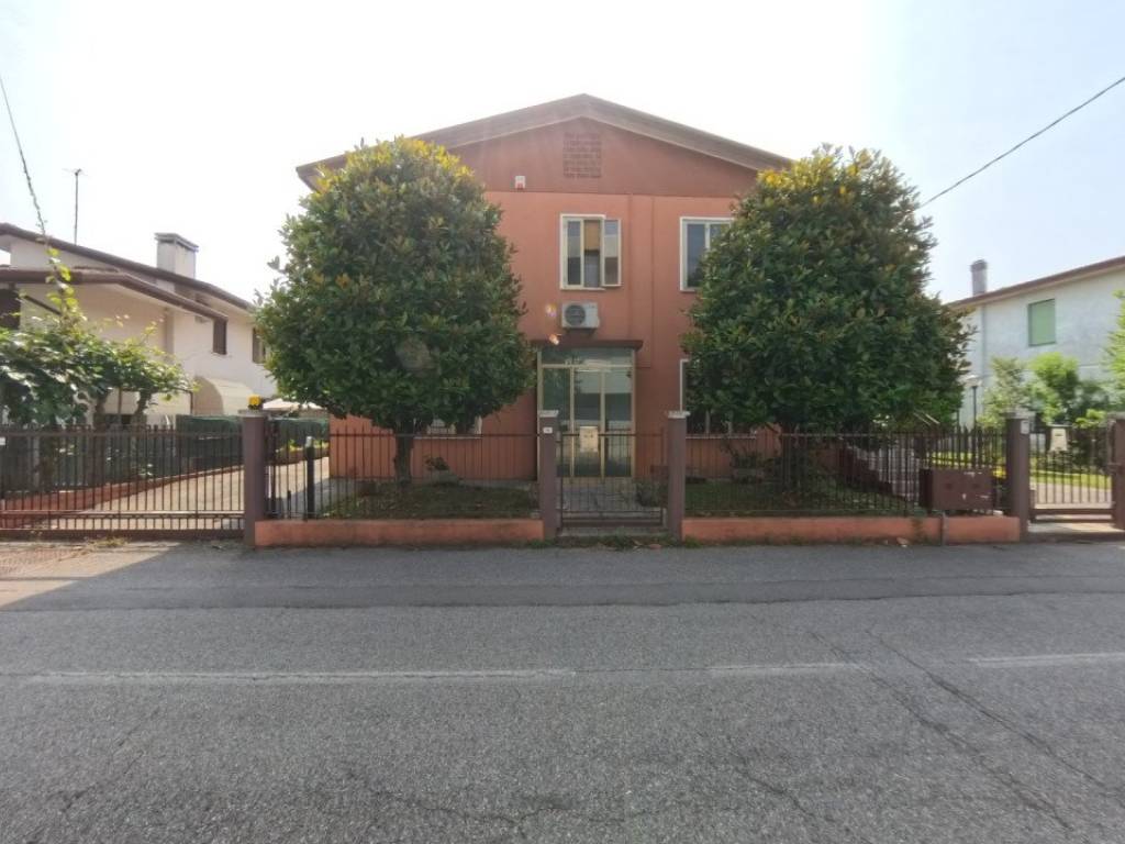 casa indipendente in vendita a Selvazzano Dentro in zona Tencarola