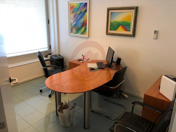 ufficio in vendita a Selvazzano Dentro in zona Feriole