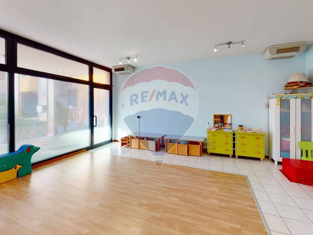 negozio in vendita a Selvazzano Dentro in zona Tencarola