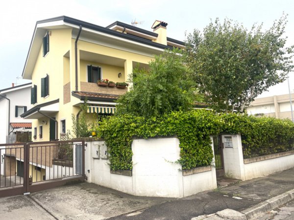 casa indipendente in vendita a Selvazzano Dentro in zona San Domenico