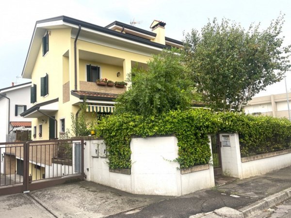 casa indipendente in vendita a Selvazzano Dentro in zona San Domenico