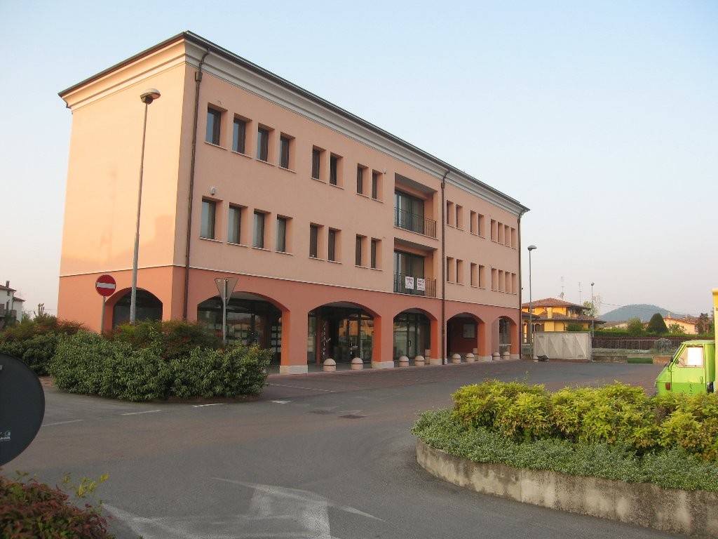 ufficio in vendita a Selvazzano Dentro in zona San Domenico