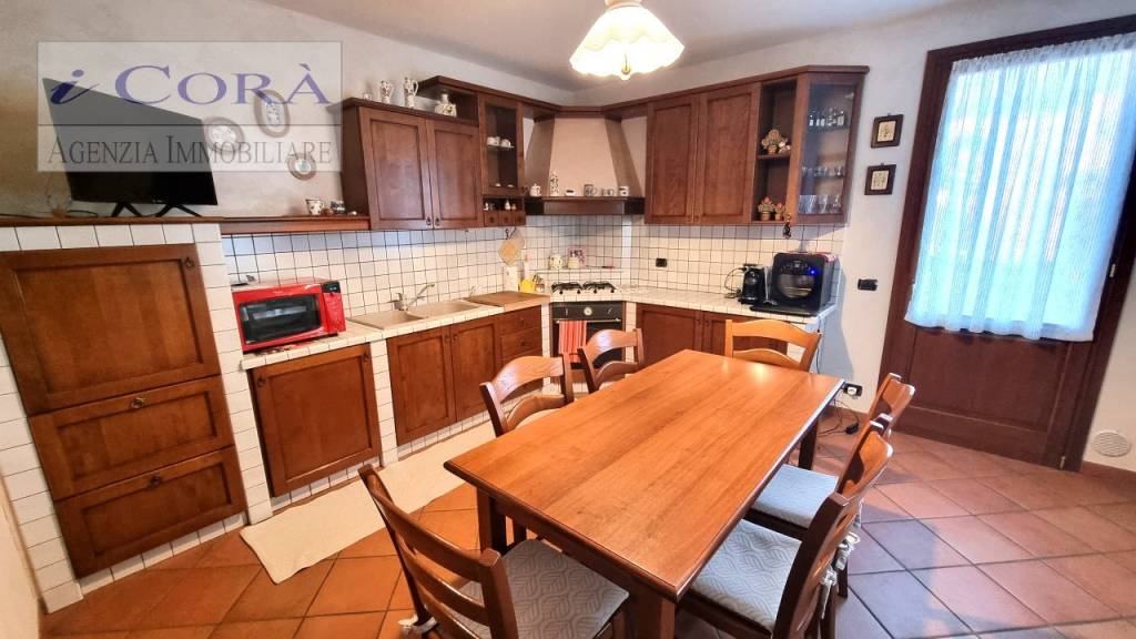 casa indipendente in vendita a Selvazzano Dentro in zona Feriole