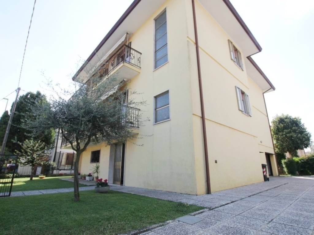 casa indipendente in vendita a Selvazzano Dentro in zona Tencarola