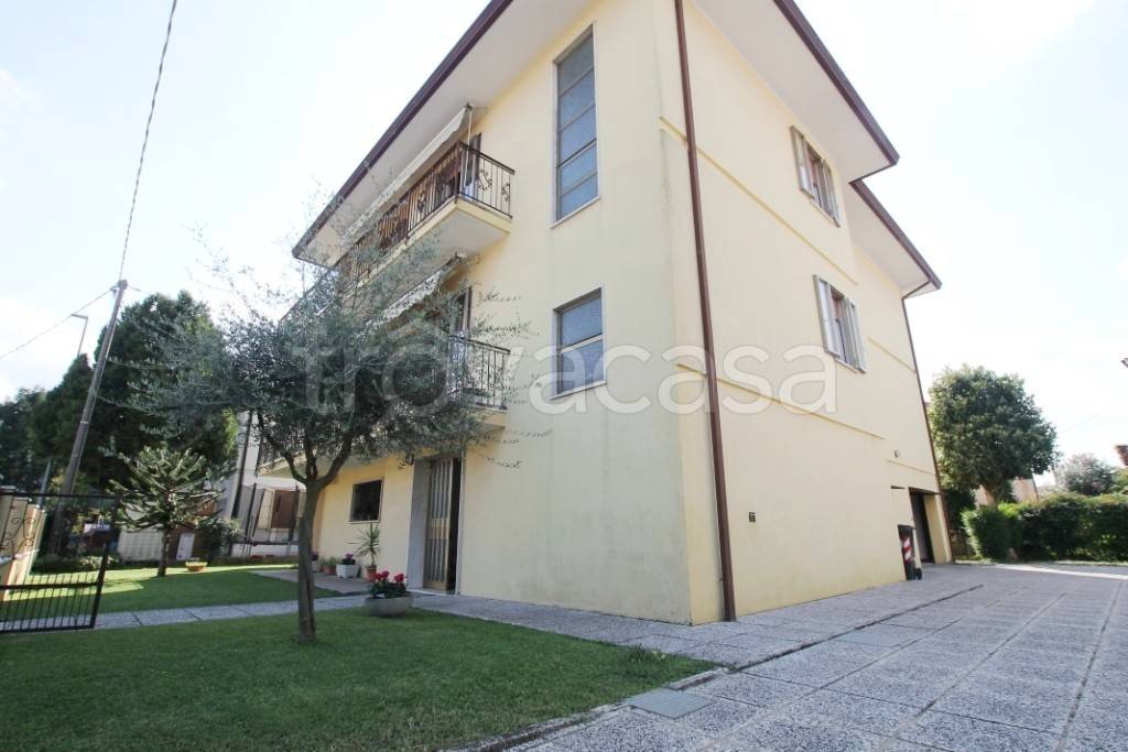 appartamento in vendita a Selvazzano Dentro in zona Tencarola