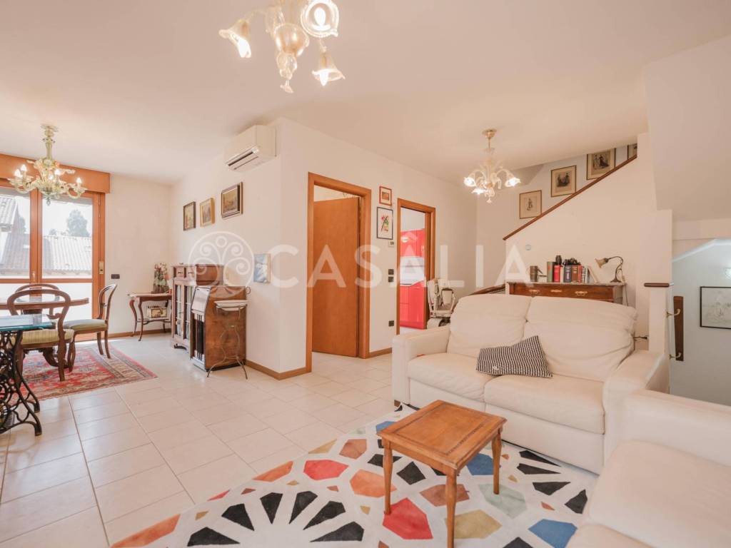 casa indipendente in vendita a Selvazzano Dentro in zona Feriole