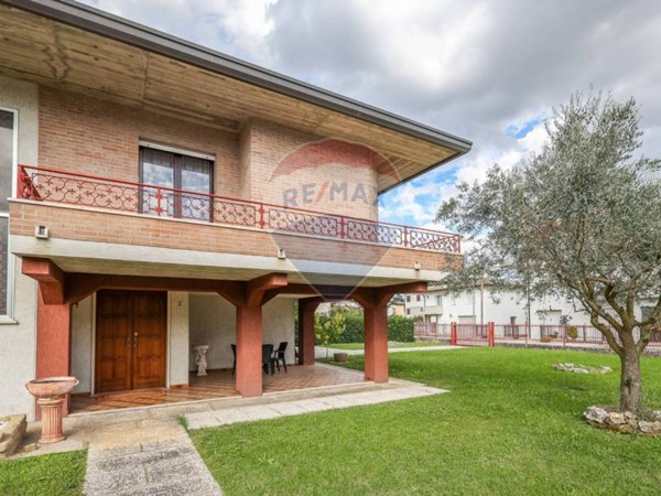 casa indipendente in vendita a Selvazzano Dentro in zona Caselle