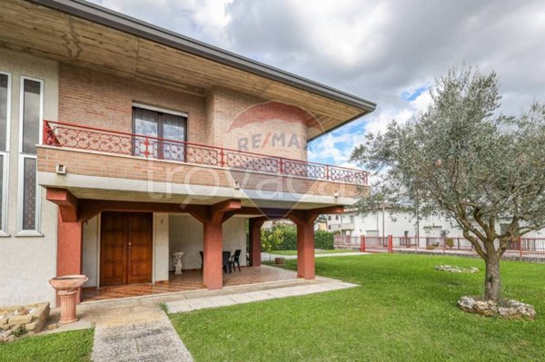 casa indipendente in vendita a Selvazzano Dentro in zona Caselle